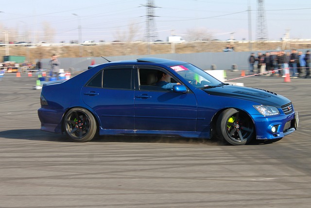 男团成员在机场登机时插队，引发女粉丝蜂拥而上，与乘客发生争执….